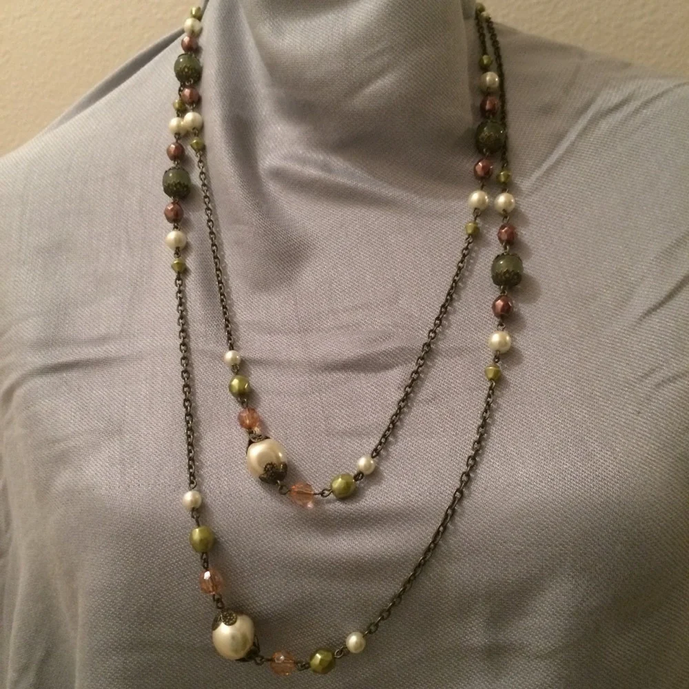🌻Antique look mixed beads w/filigree accents. 60”